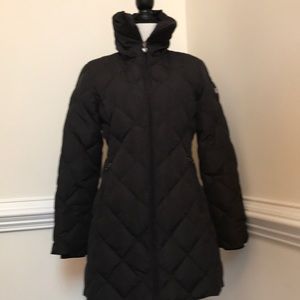 GUESS: LIKE NEW women’s  quilted puffer coat.